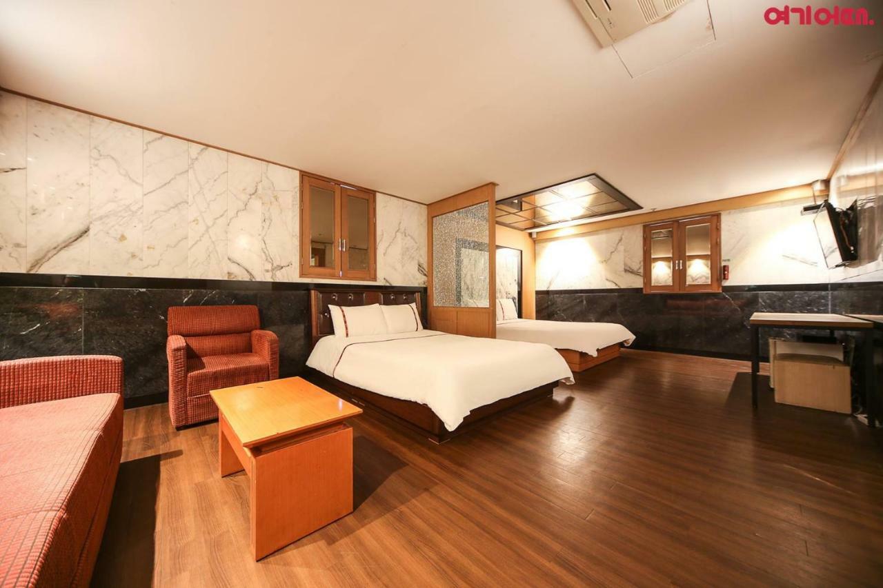 Signature Hotel Seoul Bagian luar foto
