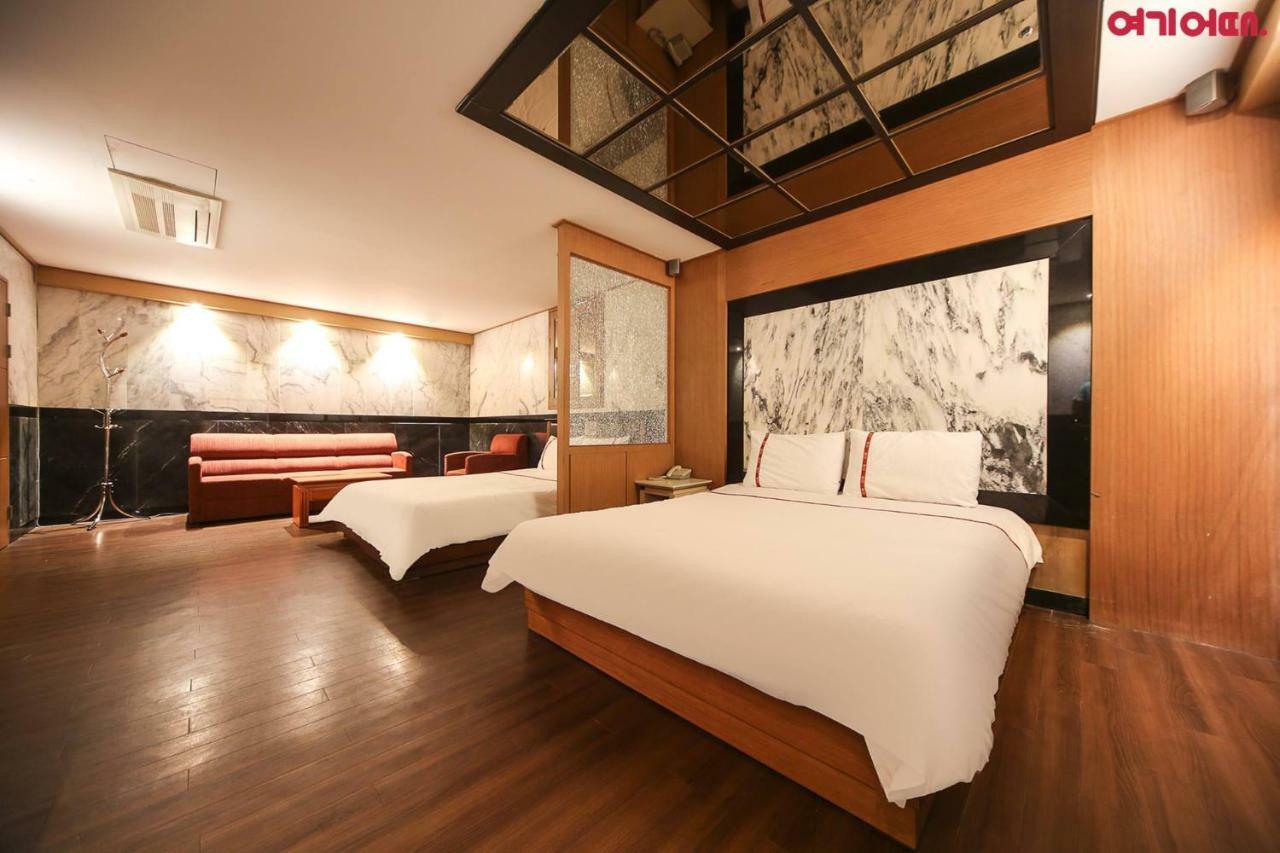Signature Hotel Seoul Bagian luar foto