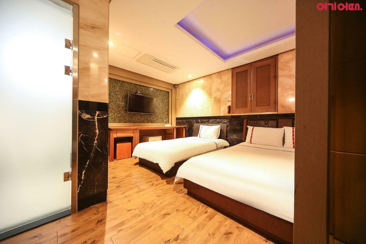 Signature Hotel Seoul Bagian luar foto