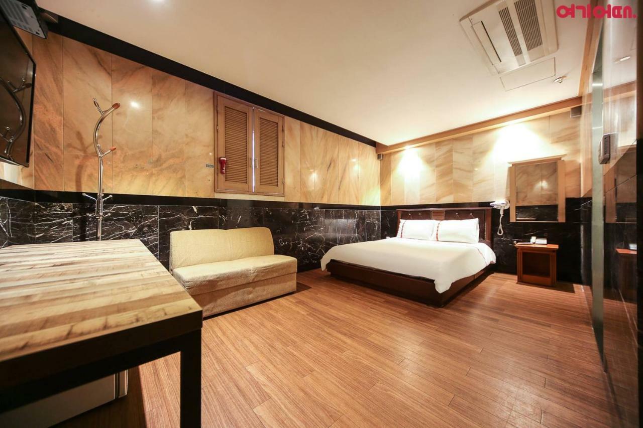 Signature Hotel Seoul Bagian luar foto