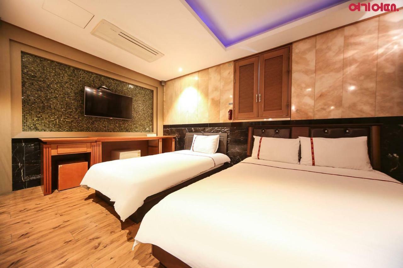 Signature Hotel Seoul Bagian luar foto