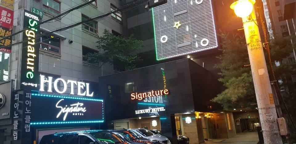 Signature Hotel Seoul Bagian luar foto